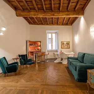https://chic-and-style-in-historical-via-giulia.it-romehotels.com
